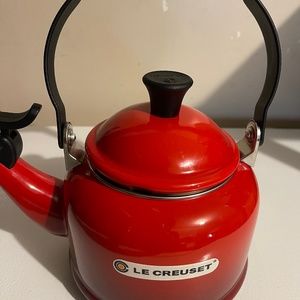 Le Crueset  Tea kettle